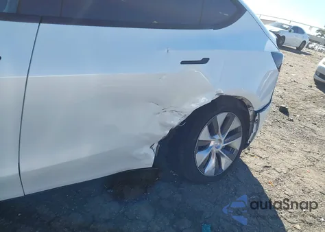 2023 Tesla Model Y Awd/Long Range Dual Motor All-Wheel Drive z USA, uszkodzony, nr VIN 7SAYGDEE9PA052958